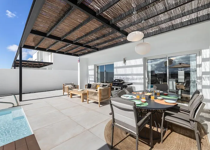 Julieta - Privacidad, Exclusividad Y Piscina Climatizada Villa Playa Blanca